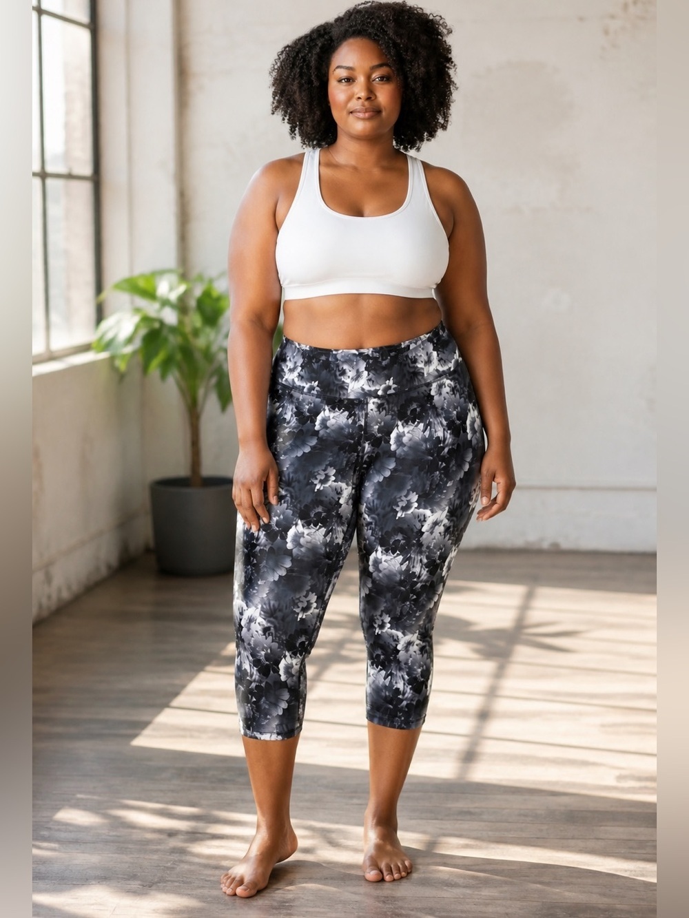 Danskin Now Women Active Capri Leggings Leggings Black White Floral Print Size L